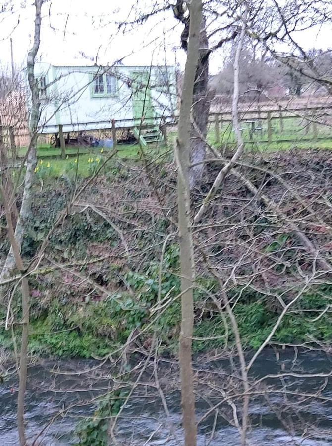 The Old Mill Shepherds Hut Okehampton Exterior foto
