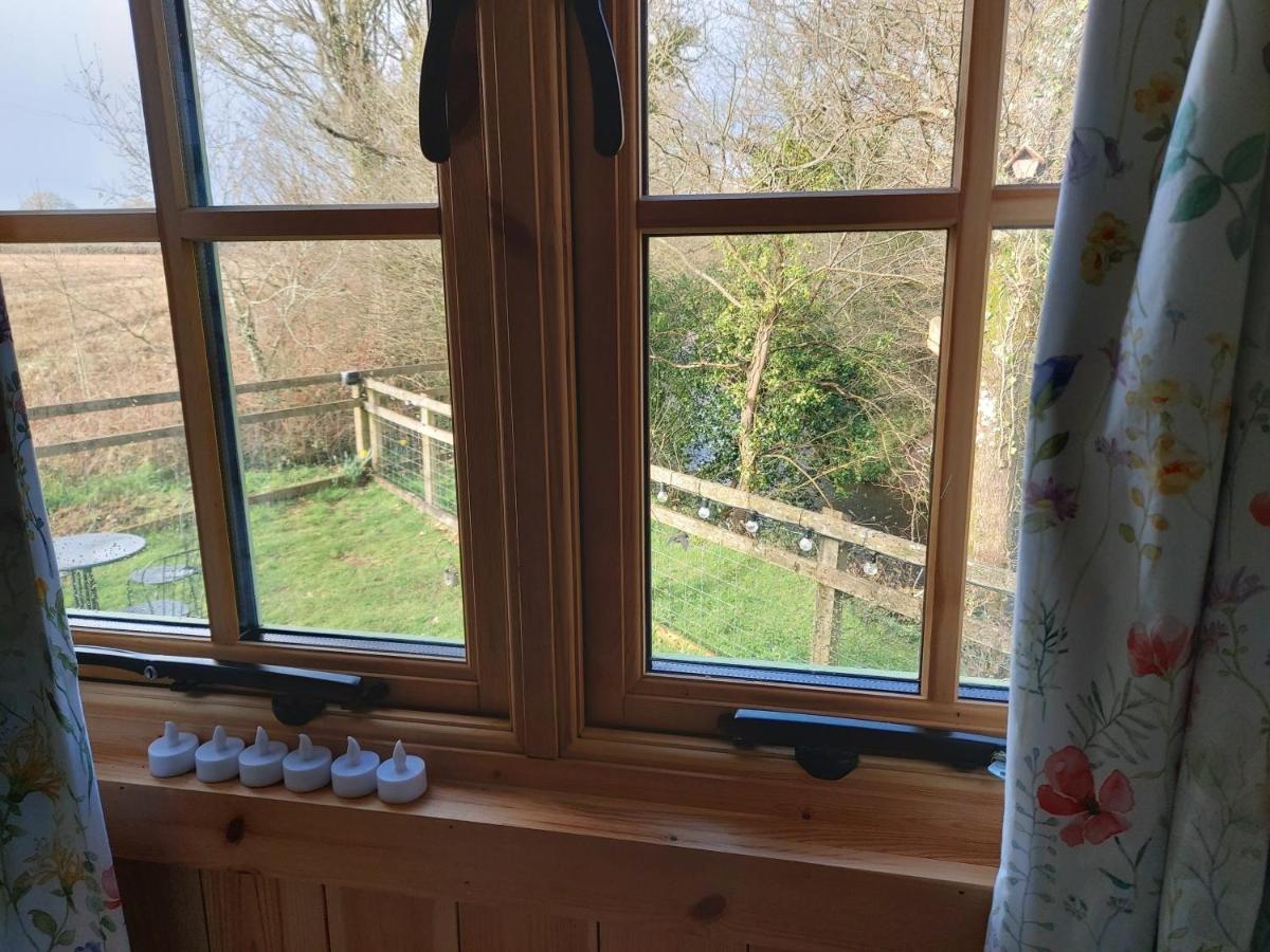 The Old Mill Shepherds Hut Okehampton Exterior foto