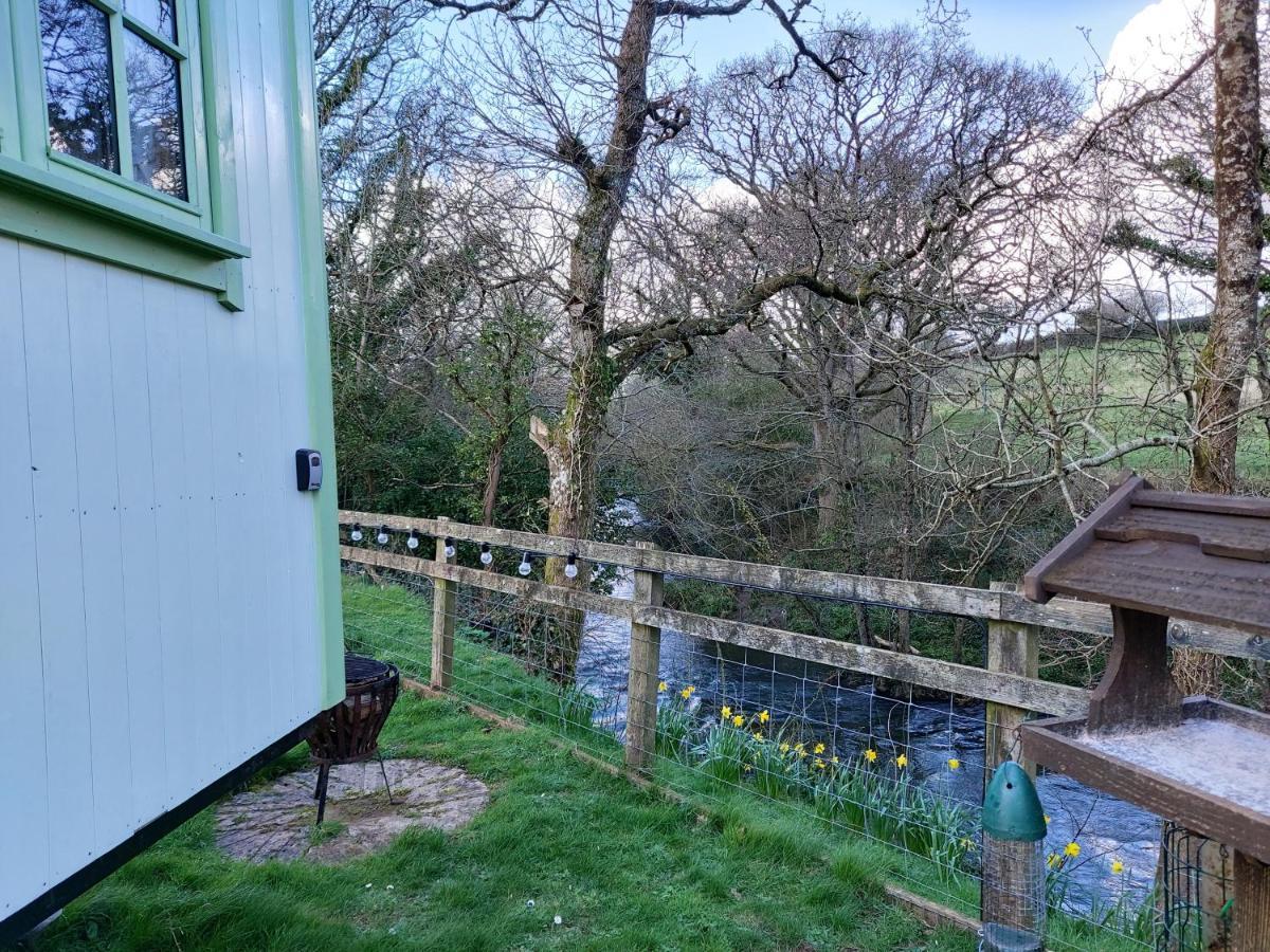 The Old Mill Shepherds Hut Okehampton Exterior foto